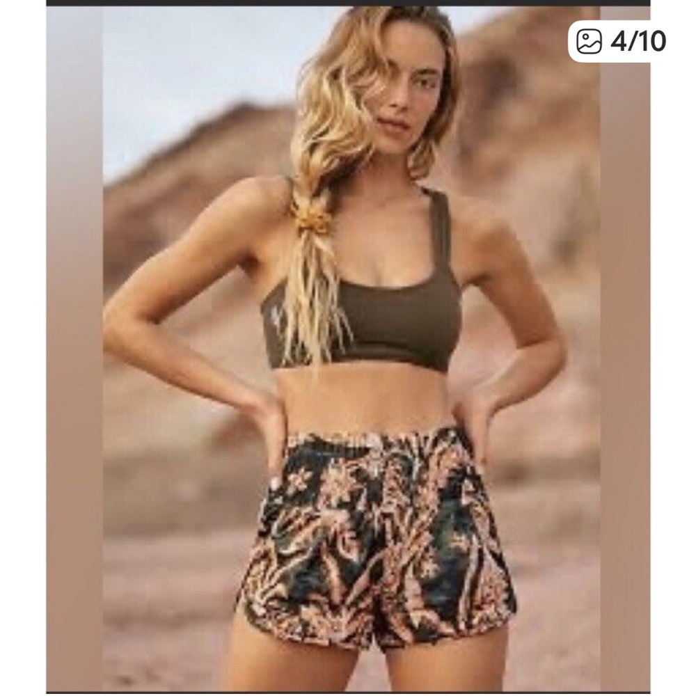 EUC Free People movement The way Home black floral running shorts , Size XS